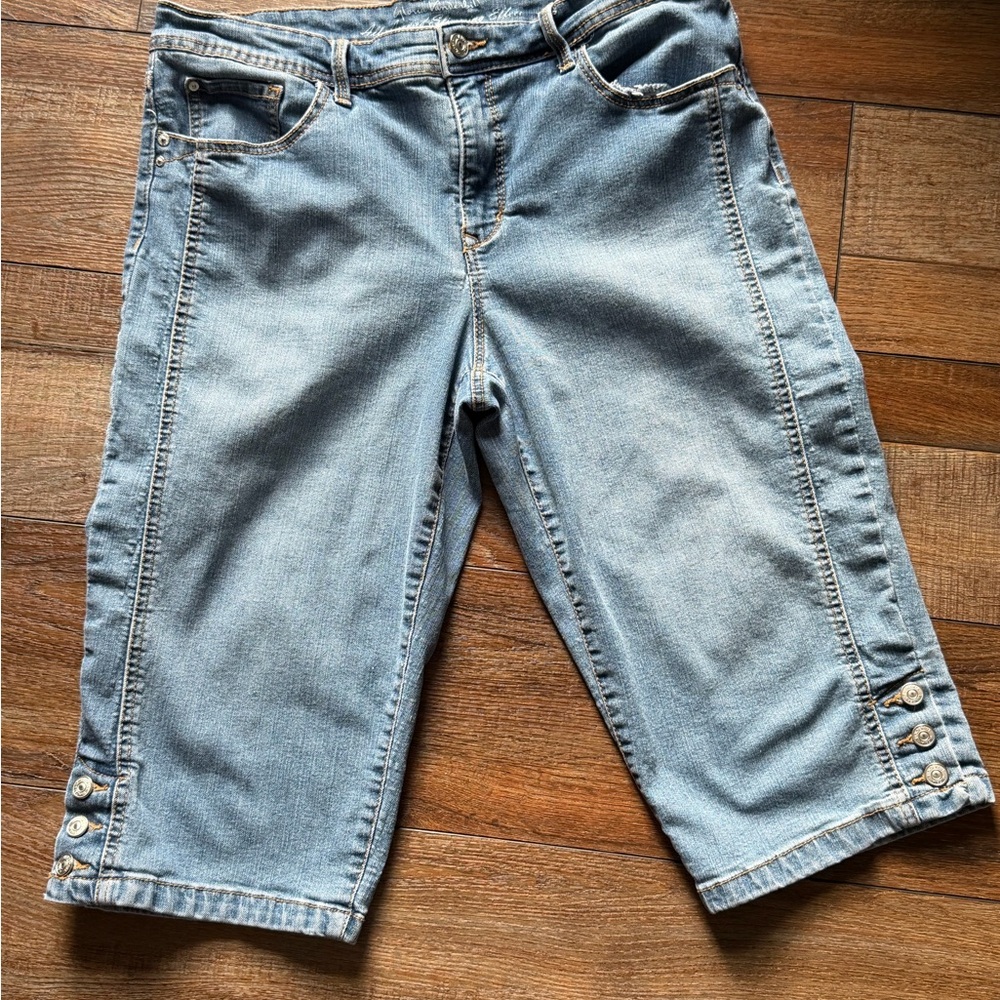 Gloria Vanderbilt All Around Slimming Effect Blue Denim Capris